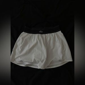 Alo Yoga skirt in White Brand New